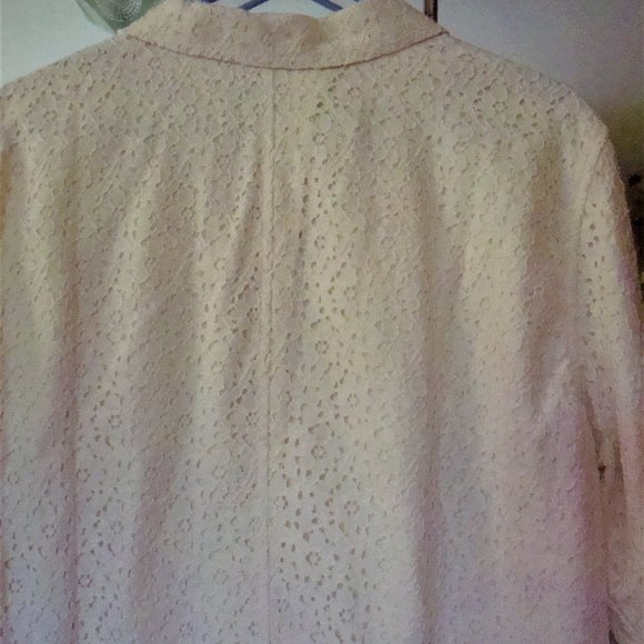 Woman's tan Coldwater Creek wood buttons - Picture 4 of 4